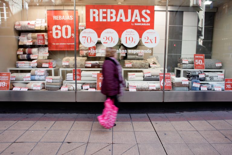 Consumo constata que el 87% de los establecimientos cumple la normativa de las Rebajas de invierno