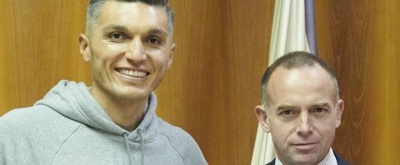 Dani Torres refuerza la medular de Víctor