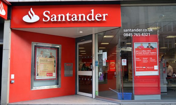 El Banco Santander condenado a pagar los 120.000 euros que perdió un zaragozano en acciones del Popular