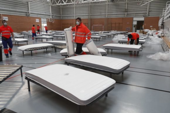 El Ayuntamiento de Zaragoza habilita un polideportivo para personas sin techo