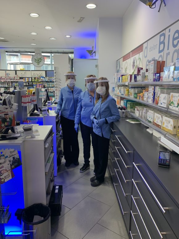 El Colegio de Farmacéuticos de Zaragoza envía mascarillas y pantallas sanitarias a las farmacias para la protección de los profesionales