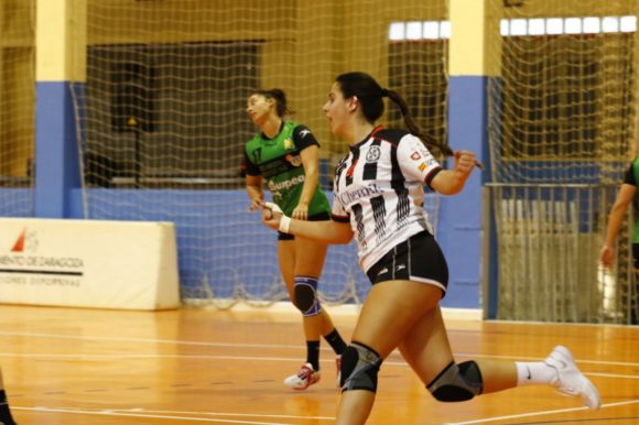 Andrea Loscos abandona el Balonmano Dominicos rumbo a Tenerife