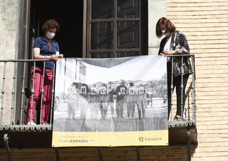 Zaragoza acoge, desde sus balcones, una exposición fotográfica sobre el confinamiento