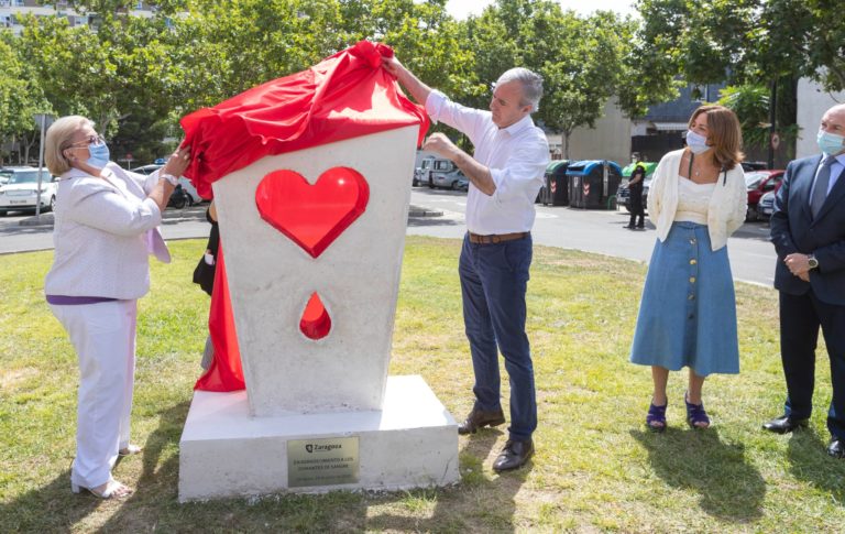 Zaragoza inaugura un monumento en homenaje a los donantes de sangre
