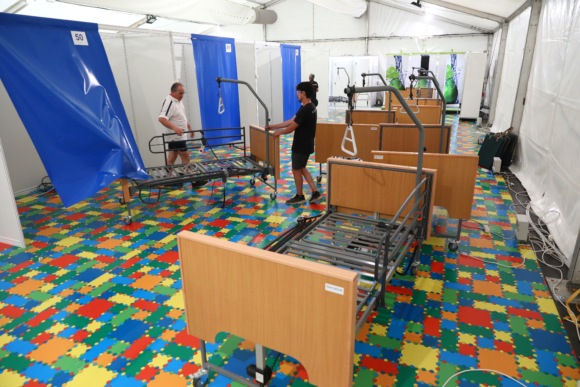 El hospital de campaña del auditorio comienza a desmontarse sin haber tenido que ser utilizado