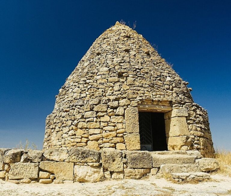 El Gobierno de Aragón inicia el proceso para declarar Bien de Interés Cultural la arquitectura del frío
