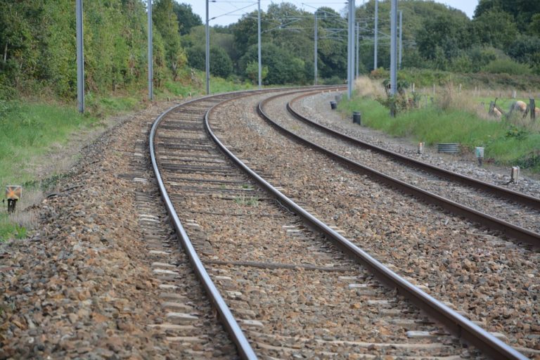 La DGA pide a RENFE la recuperación de los servicios ferroviarios