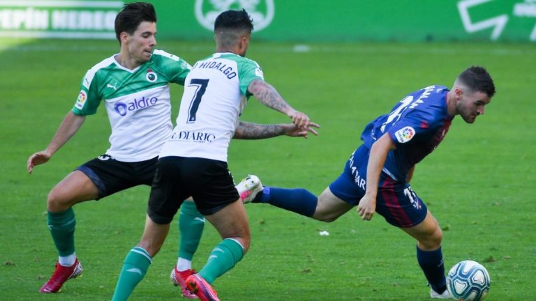 La SD Huesca se complica el ascenso directo ante un Racing de Santander ya descendido (1-0)