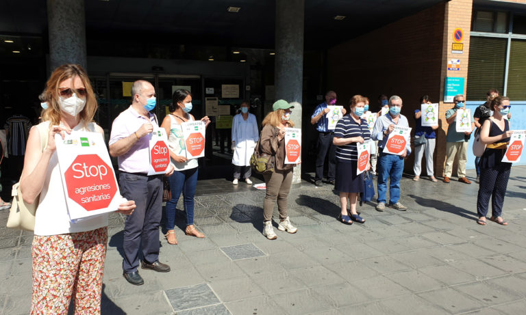 Los médicos exigen medidas en contra de las agresiones físicas