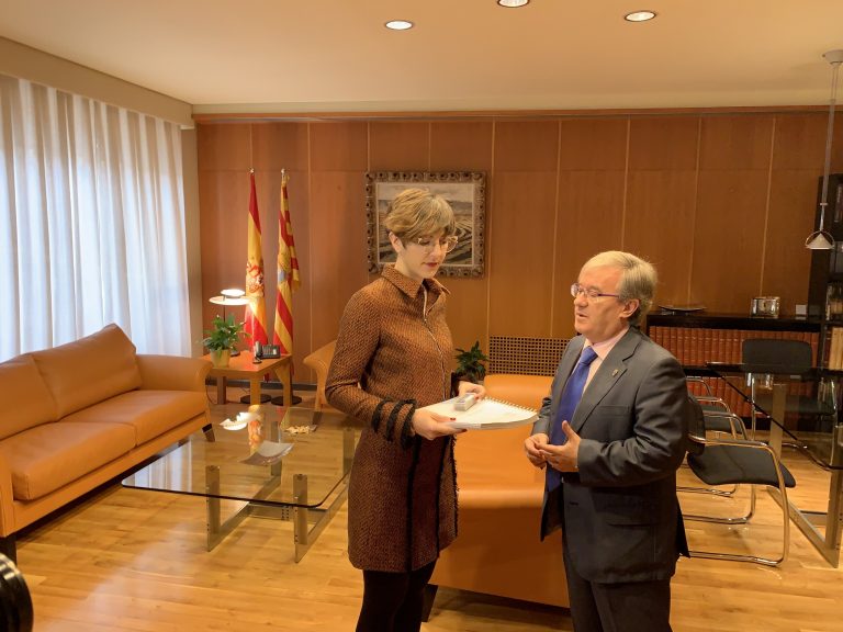 El Justicia colaborará en los procesos de acogida y escolarización de los menores de origen ucraniano