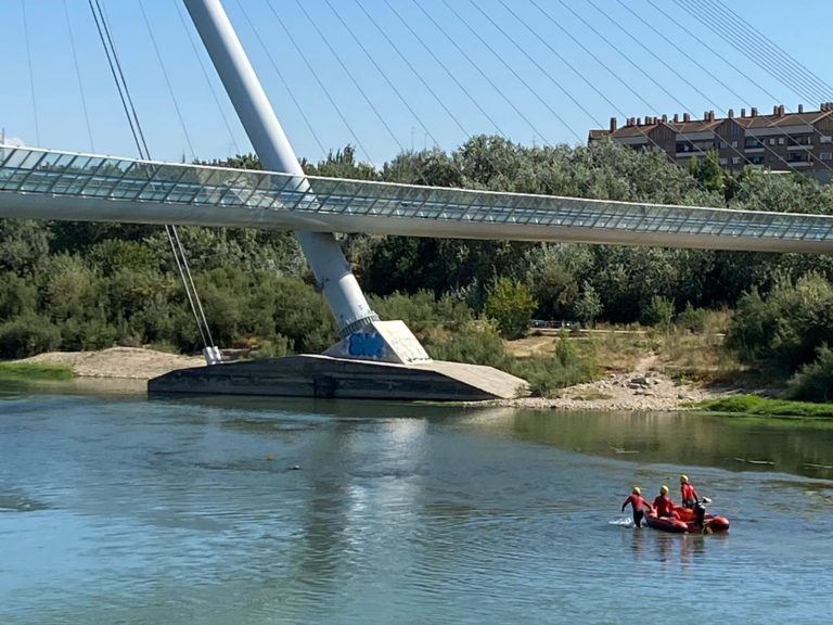 El Ayuntamiento reparará los daños en el andador de madera en la Playa de los Ángeles