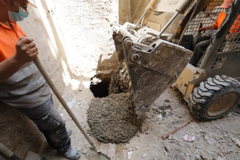 Desalojados de urgencia los vecinos de un inmueble de la calle Zamoray tras detectarse una sima