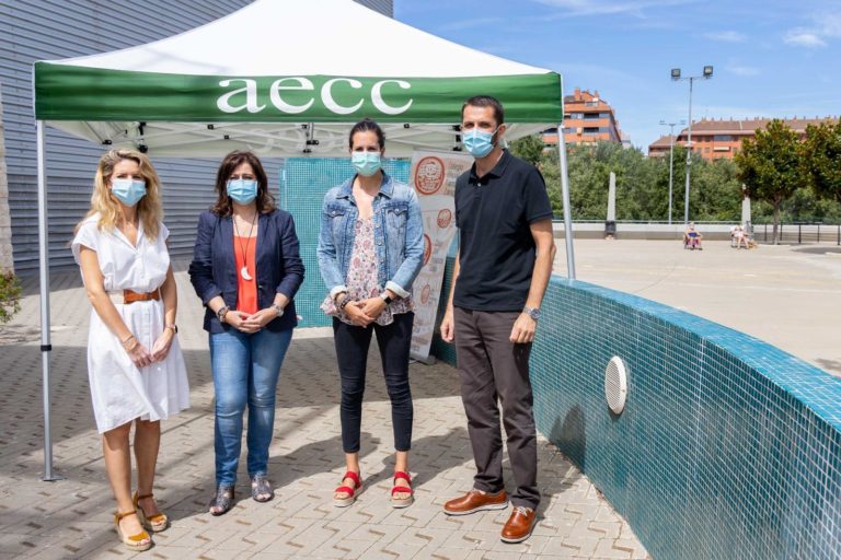 Las piscinas municipales se implican en la prevención del cáncer de piel con la campaña «Sol sin riesgo»