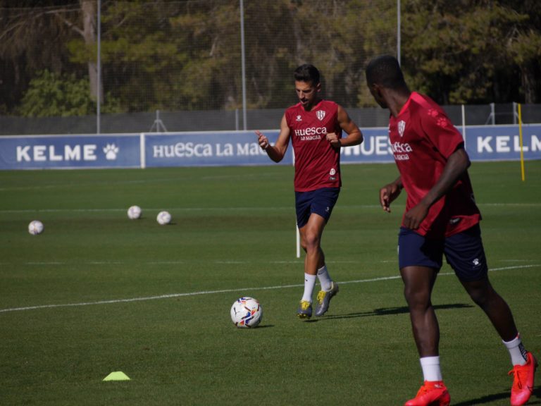 La SD Huesca entrenará sin contacto hasta conocer con certeza si algún jugador está contagiado tras el positivo de Oyarzabal