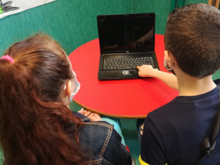 Un aula on-line de Español ha ayudado a la alfabetización digital de varios menores en las Cinco Villas
