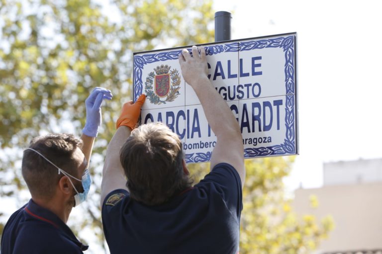 Zaragoza dedica una calle a su bombero más querido, Don Augusto