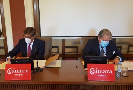 Firma del convenio entre el Gobierno de Aragón y el Consejo de la Cámara de Comercio, Industria y Servicios para gestionar el Plan MOVES II