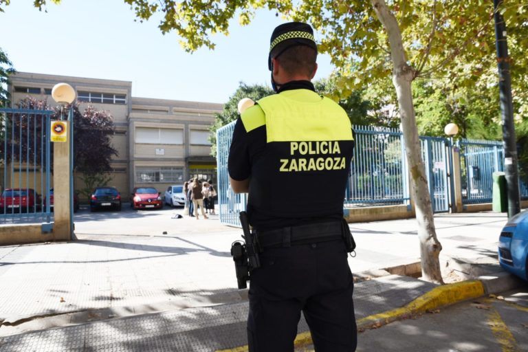 La campaña para controlar las distracciones en la conducción finaliza con 35 personas denunciadas desde el consistorio zaragozano