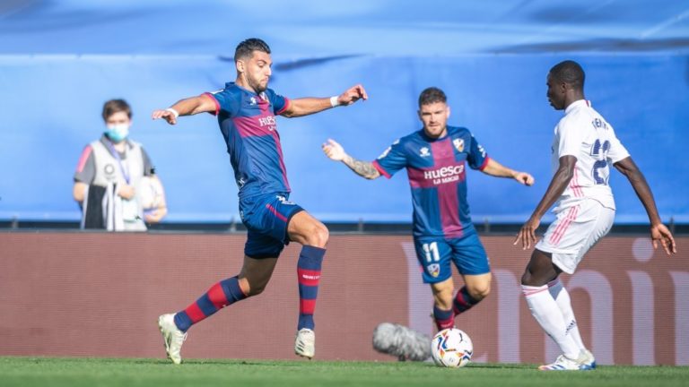 La SD Huesca cae con orgullo ante el Real Madrid (4-1)