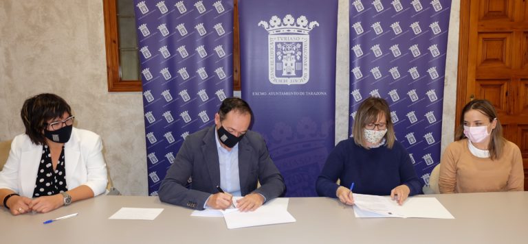 El Ayuntamiento ha firmado el convenio de colaboración en materia de acción social con la Asociación Protectora de Animales de Tarazona y el Moncayo (APATA)