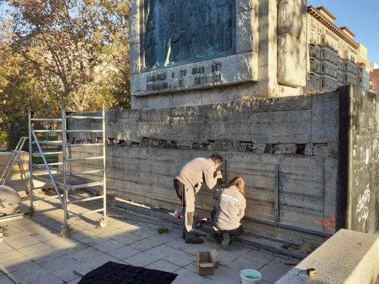 El Ayuntamiento instalará de nuevo el jardín vertical de la Plaza San Francisco