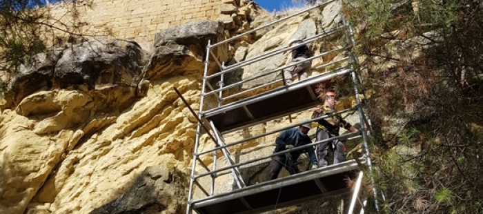 DGA inicia las obras de consolidación de la muralla de Uncastillo