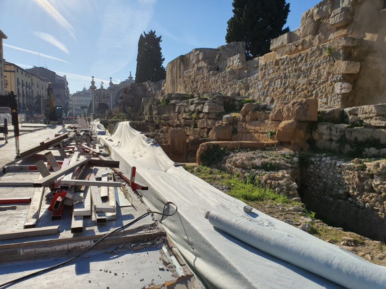 CHA reclama al Gobierno de Zaragoza la adopción de medidas excepcionales de protección ante las obras de desmontaje del mercado provisional de Lanuza junto a las murallas romanas