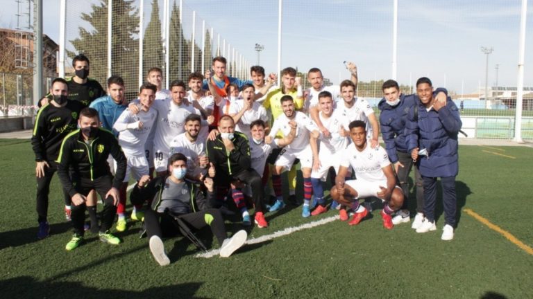 La SD Huesca B se coloca en tercera posición tras la victoria ante el Valdefierro (1-4)