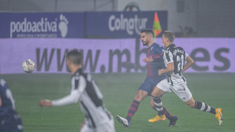 La SD Huesca empata en el último partido en El Alcoraz del año ante el Levante UD (1-1)