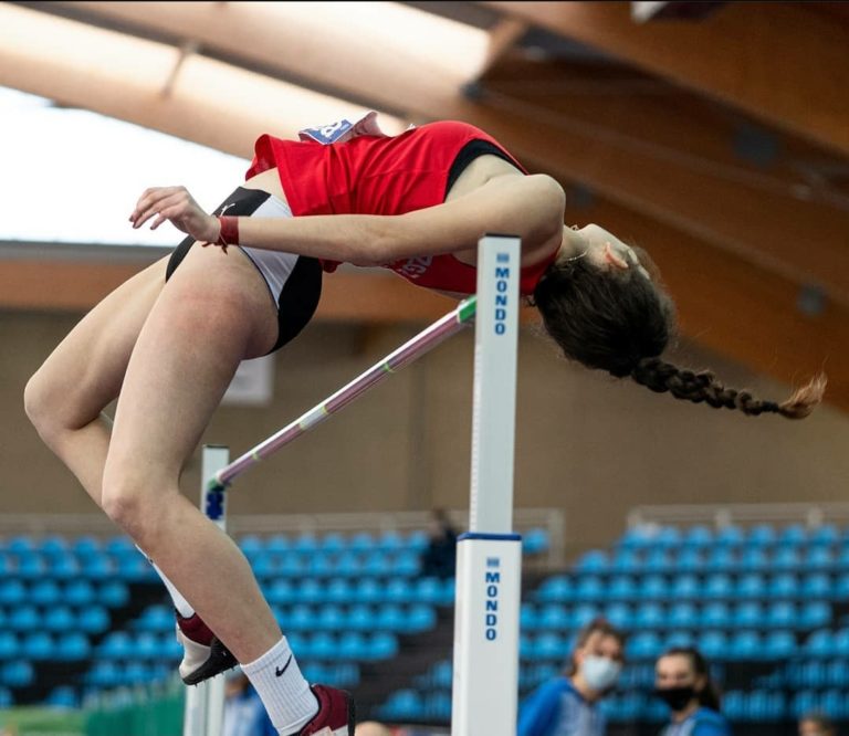 Gabriela Sanz, campeona de España sub-16 en la modalidad de salto de altura