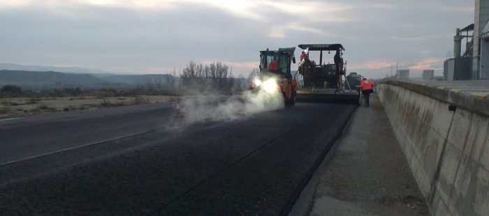 La DGA refuerza el firme de la carretera A-131 en Villanueva de Sijena
