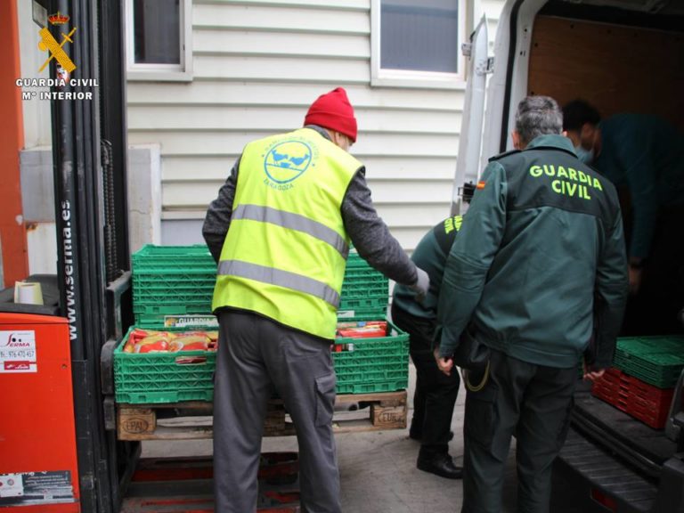 La Guardia Civil de Aragón dona más 800 kilos de productos no perecederos al Banco de Alimentos