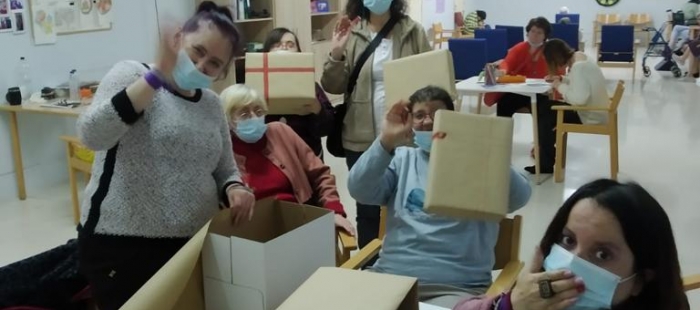 Las mujeres del centro asistencial de Calatayud se suman al proyecto de “La Caja de las Palabras Mágicas”