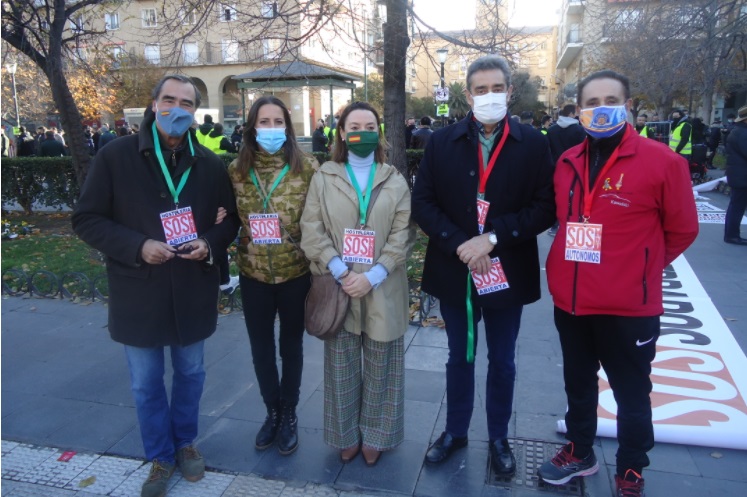 VOX Zaragoza se manifiesta junto con el sector de la hostelería, turismo y ocio nocturno