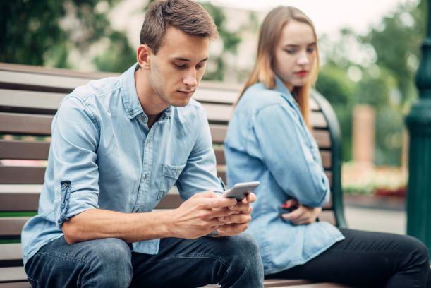 El ayuntamiento pone en marcha un programa para concienciar a los jóvenes del peligro del alcohol, fármacos y abuso de la tecnología