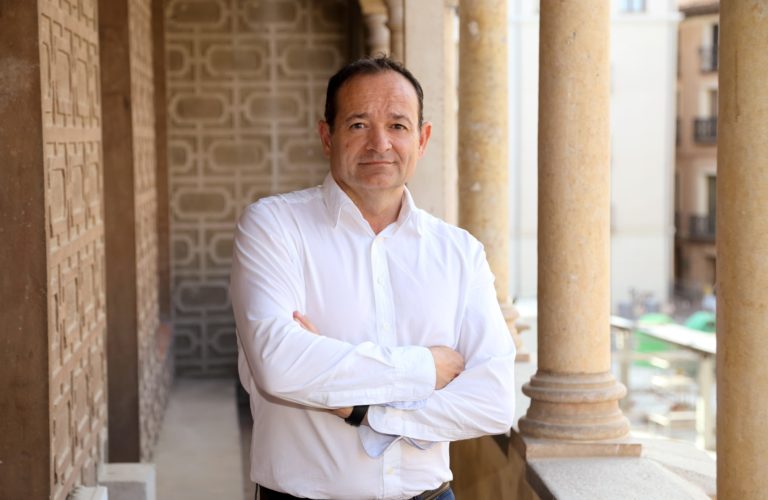 Luis José Arrechea, alcalde de Tarazona, confinado en su domicilio tras dar positivo en Covid.