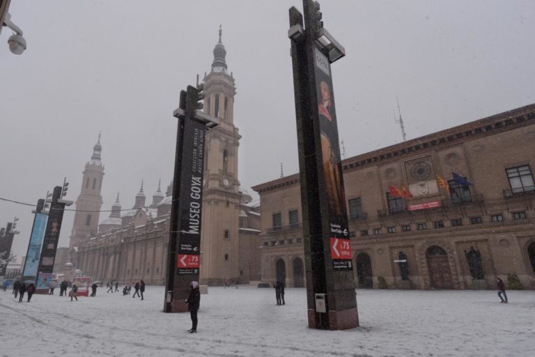 El Ayuntamiento de Zaragoza reabre las 12 escuelas infantiles municipales, centros cívicos, centros deportivos y bibliotecas municipales.