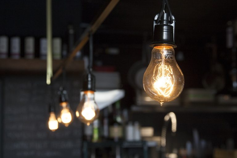 Zaragoza en Común denuncia que las ayudas de urgencia para pagar la luz no alcanzan el 60% del presupuesto de años anteriores