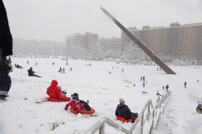 La ciudad muestra una estampa nunca vista por la intensa nevada