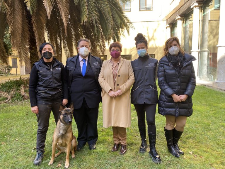 La DPZ y la asociación Escan ponen en marcha un proyecto de terapia emocional con perros para mujeres maltratadas