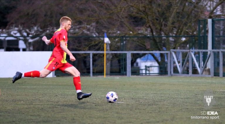 Carlos Vicente se estrenó como goleador de la SD Ejea ante el Mutilvera