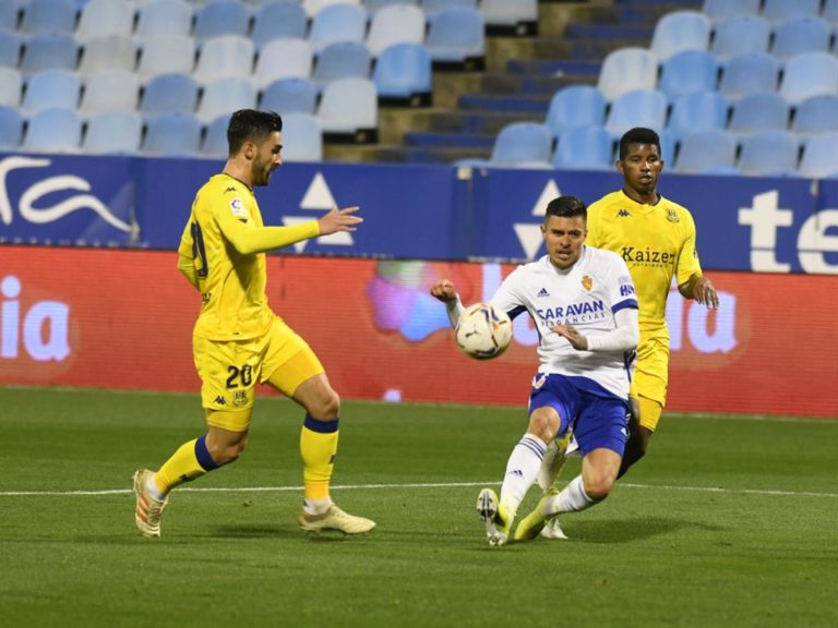 Partido gris del Real Zaragoza que desaprovecha una oportunidad de oro ante el Alcorcón (0-1)