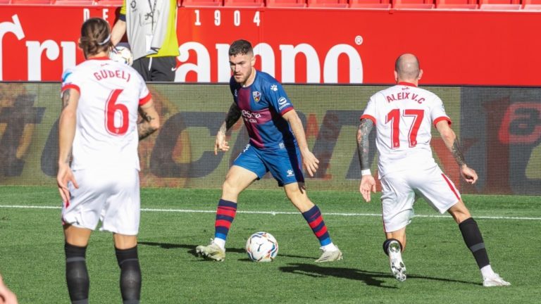 (1-0) El Huesca merece más en el Pizjuán
