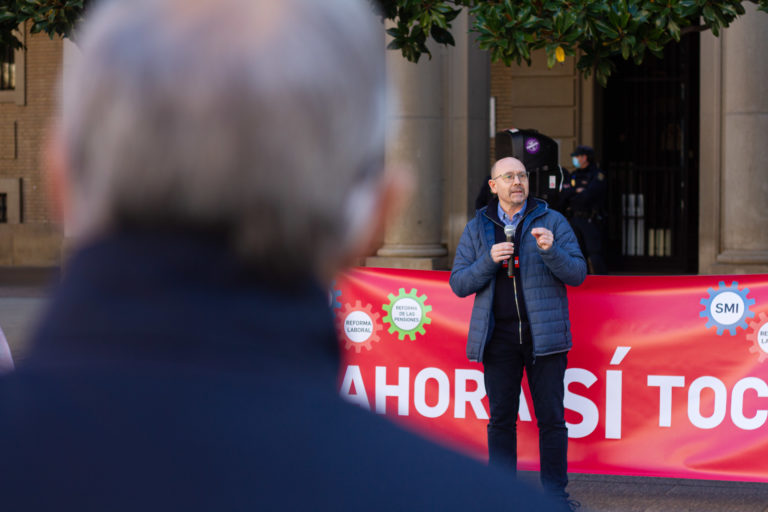 150 delegados sindicales se concentran para reclamar la mejora de  los salarios y las pensiones de la ciudadanía