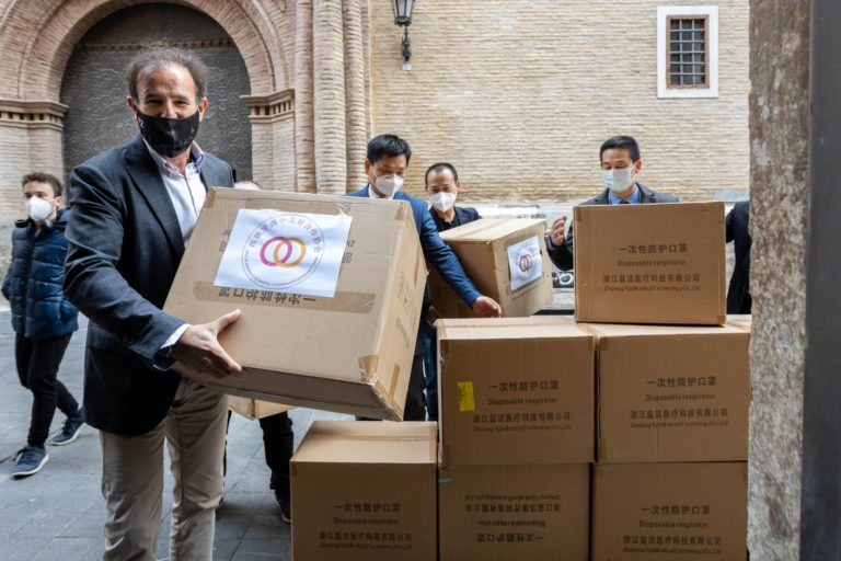 El Ayuntamiento distribuirá entre entidades sociales 30.000 mascarillas donadas por la Asociación de Desarrollo de la Amistad y de Cooperación de España y China