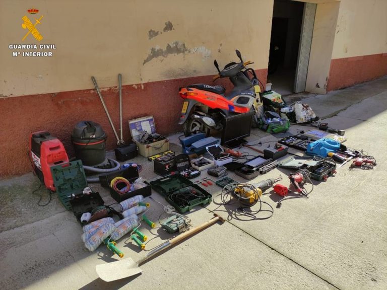 La Guardia Civil detiene a dos personas en Caspe tras localizar en su vivienda efectos procedentes de robos