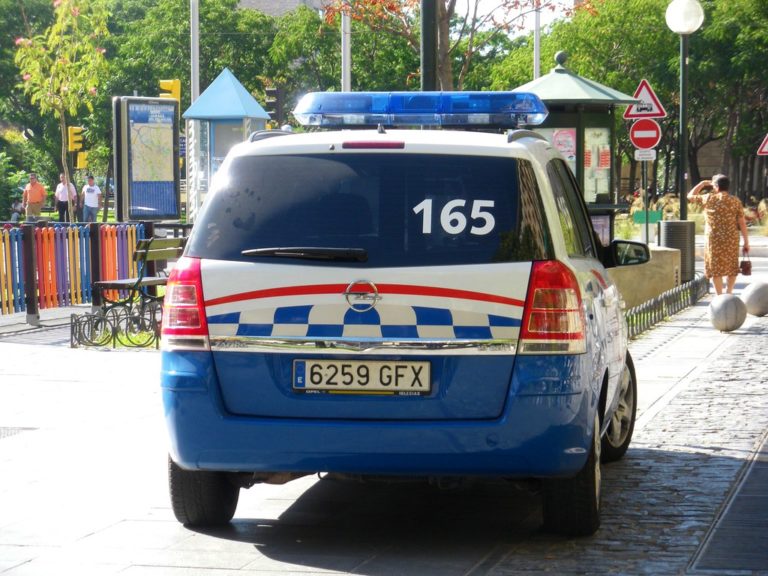 La Policía Local de Zaragoza colabora en una campaña de control de tráfico sobre distracciones al volante