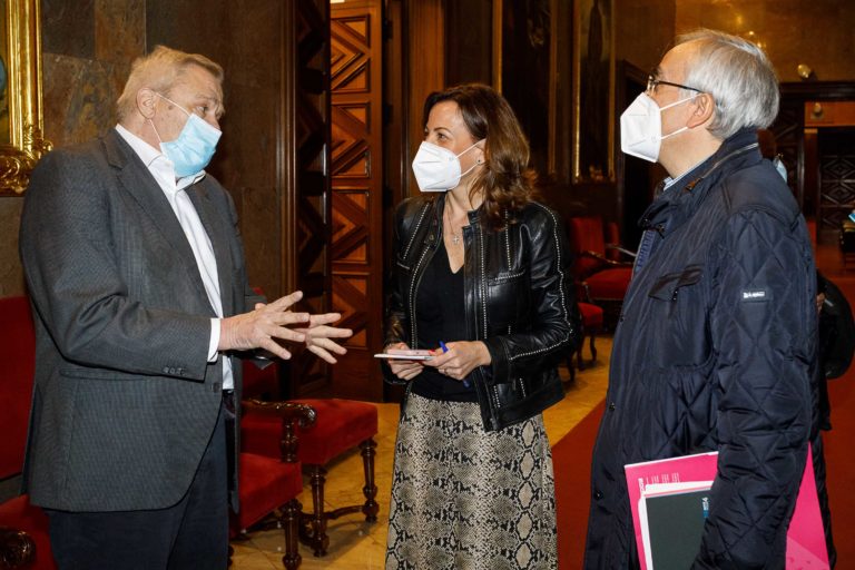 El Ayuntamiento prevé terminar este año con la actual lista de espera de usuarios de Taxi Accesible