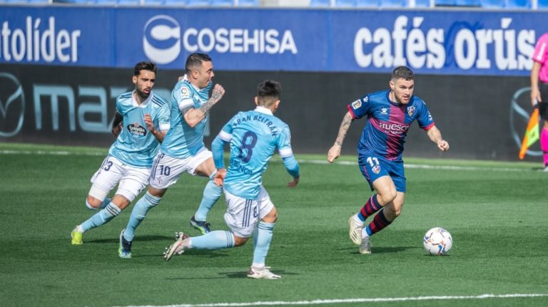 Vendaval de goles en El Alcoraz que acaba con derrota ante el Celta de Vigo (3-4)