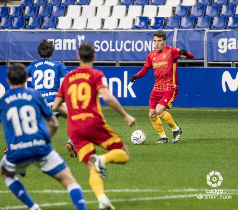 Un nuevo error defensivo condena al Real Zaragoza en el Carlos Tartiere (0-1)